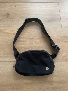 HALARA Black Crossbody Waist Bag, Fanny Pack, Halara Logo Casual Waist Bag OS